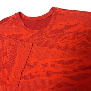 Lululemon‎ Camo XL Mesh Short Sleeve Shirt